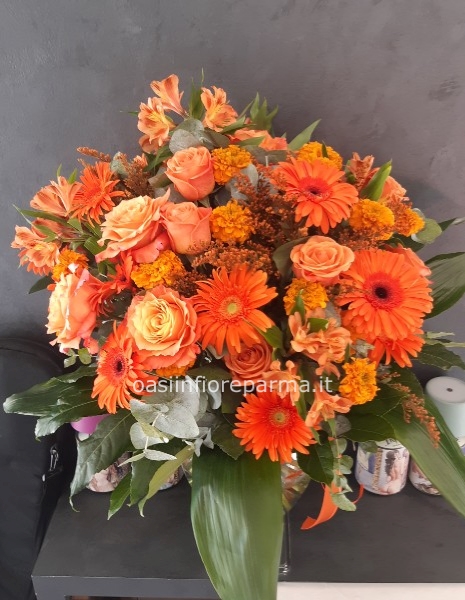 Qualunque composizione vogliate noi ve la prepariamo con i fiori di stagione contattateci